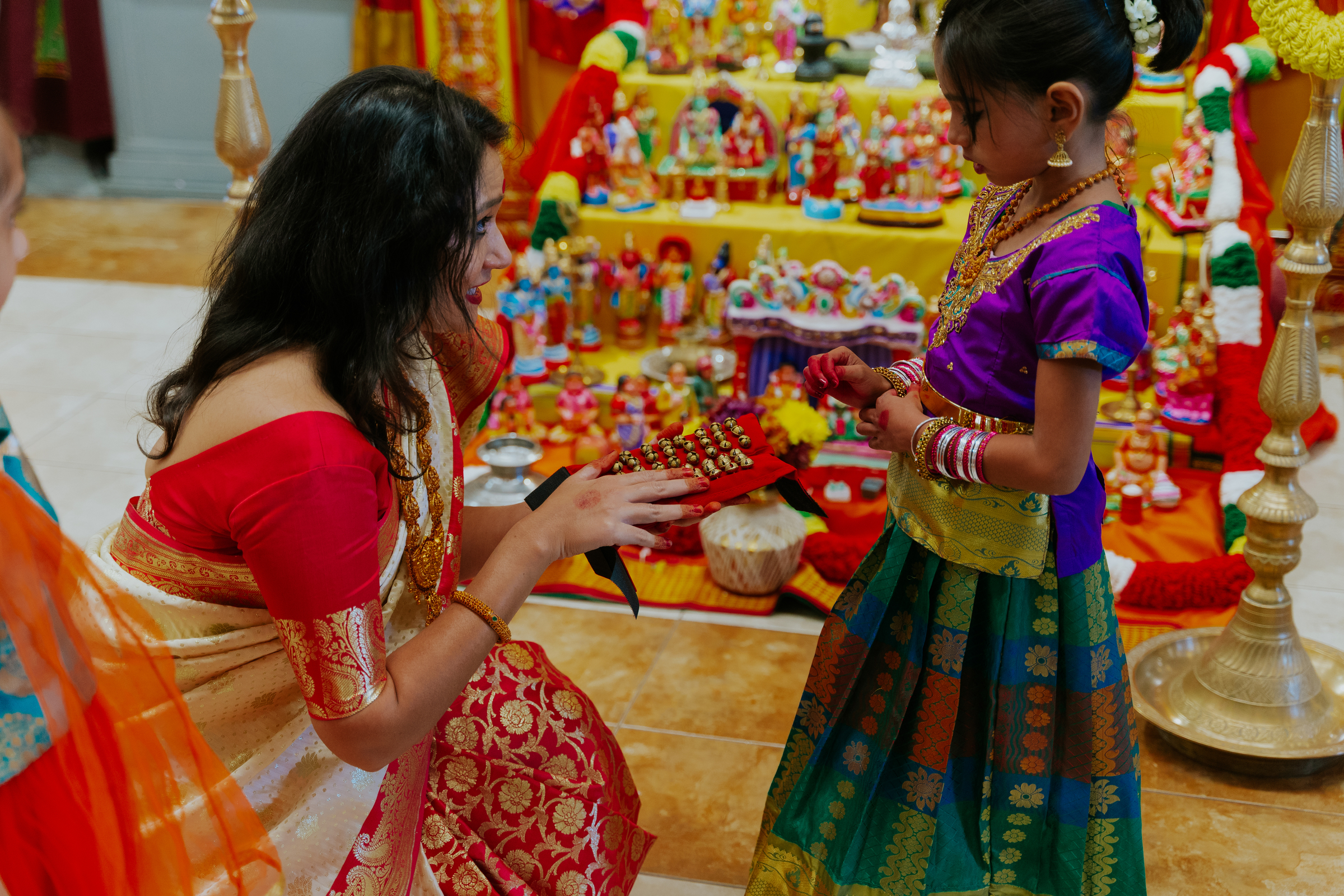 Student receiving salangai from Stuti