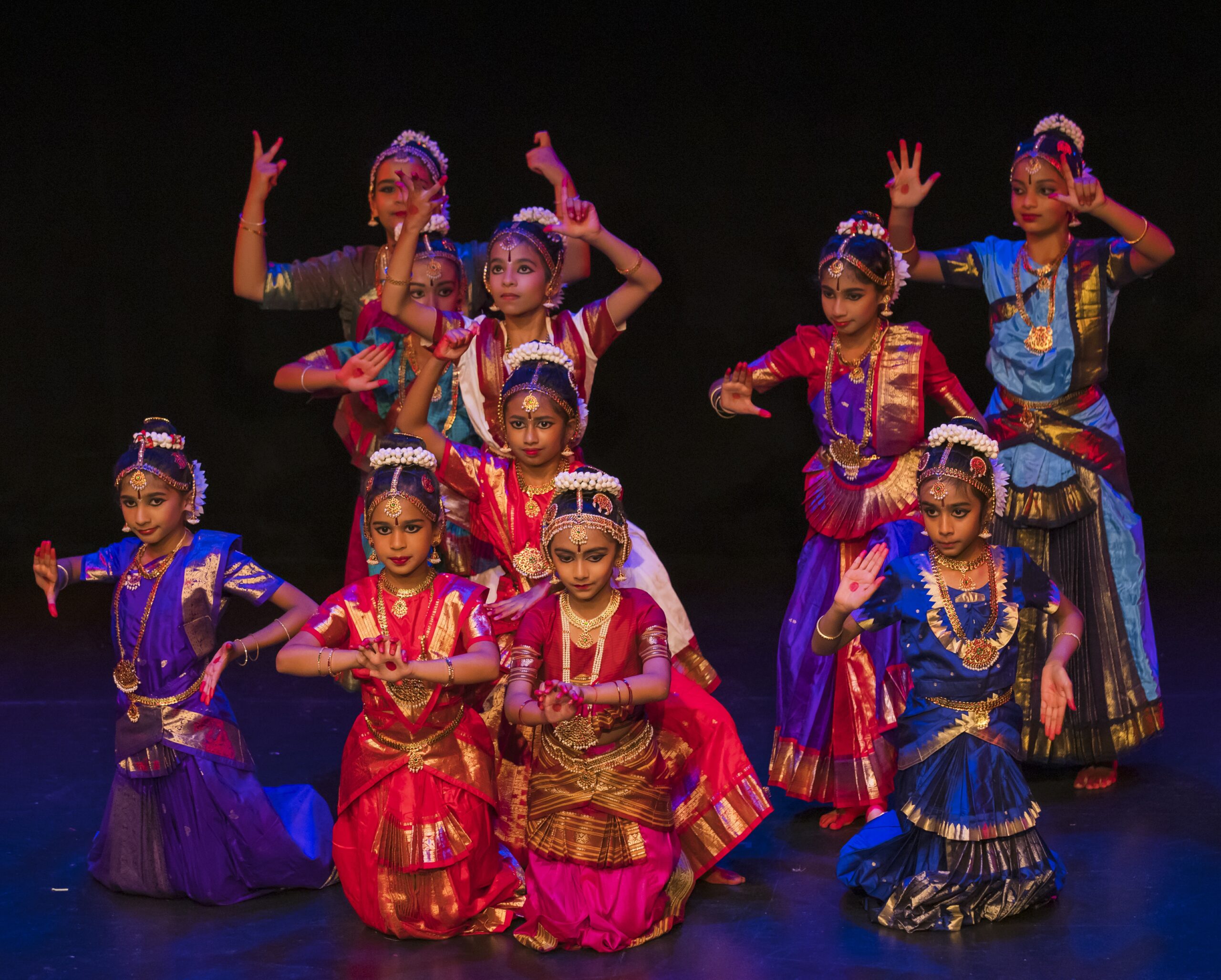 Students of Kalagriha School of Performing Arts performing Bharatanatyam items for Navya